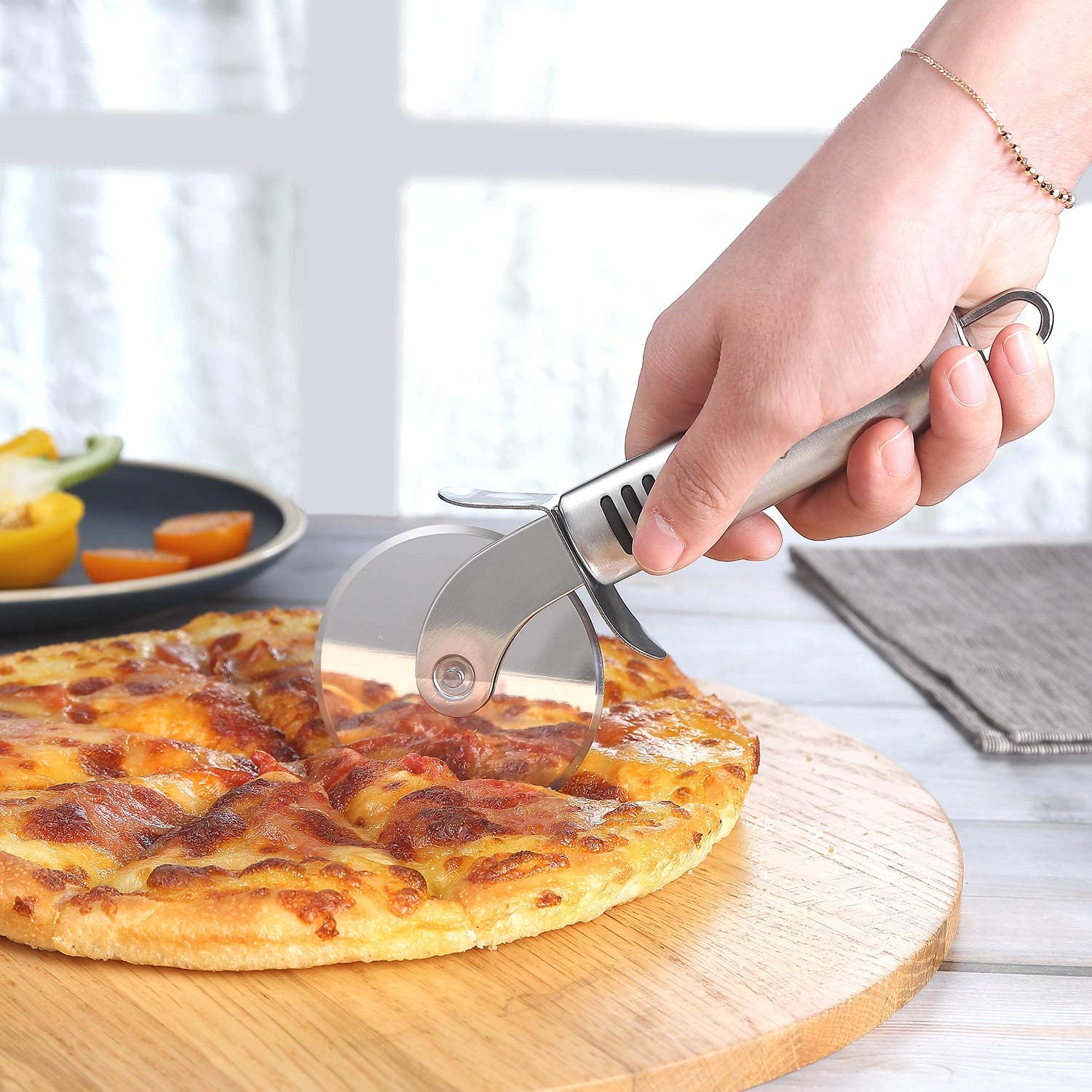 Stainless Steel Pizza Cutter Wheel Cutter With Handle,  Stainless Steel Pizza Cutter Pastry Pizza Wheel Cutter Pancake Food Cutter Wheel Slicer