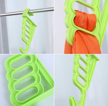 Random Color - Multifunctional Durable 4 Holes & 1 Hook Over the Door Plastic Hangers